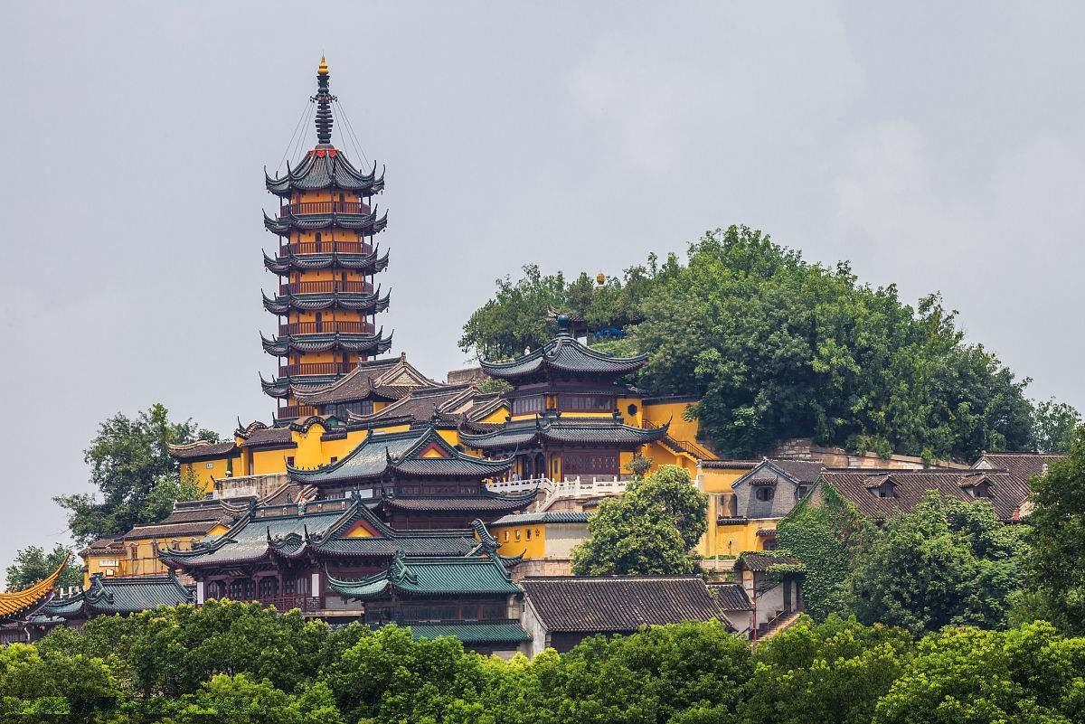 江苏金山寺江苏镇江金山寺建于东晋,至今已有1600多年历史.